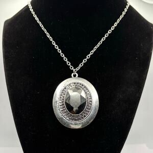Silver Castle Couture Paparazzi Necklace